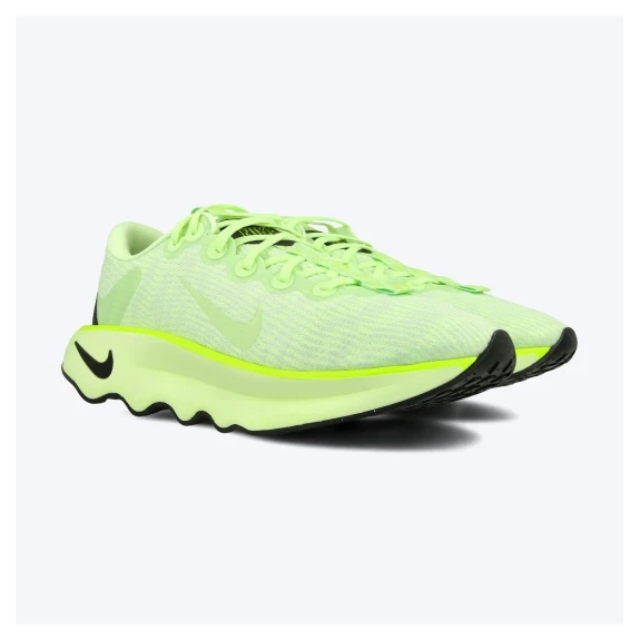 Кроссовки Nike Motiva Barely Volt/Volt Tint/Black/Volt DV1237-700 (Оригинал) - фото №5