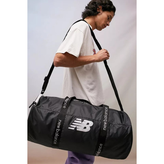 Сумка New Balance Opp Core Medium Duffel LAB11103BK (Оригінал) - фото №2 Сумка New Balance Opp Core Medium Duffel LAB11103BK (Оригінал) - фото №2